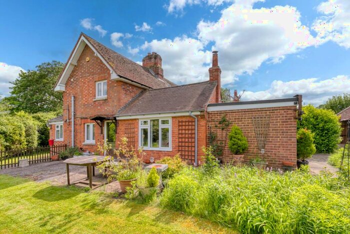 3 Bedroom Semi-Detached House For Sale In Arborfield Cross, Arborfield, RG2