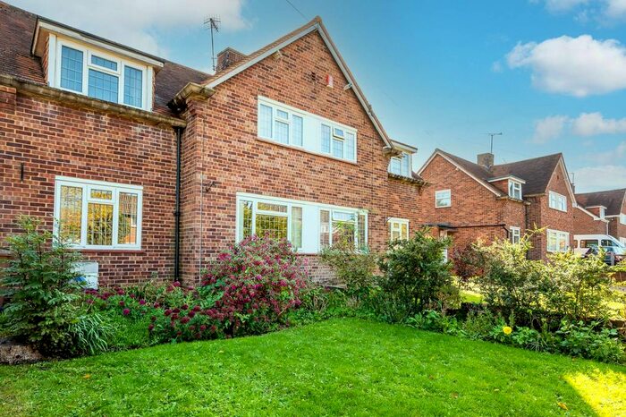3 Bedroom Semi-Detached House To Rent In Pond Meadow, Guildford, GU2