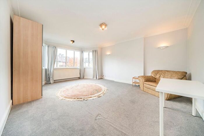 2 Bedroom Flat To Rent In Chatsworth Road, North West London, NW2