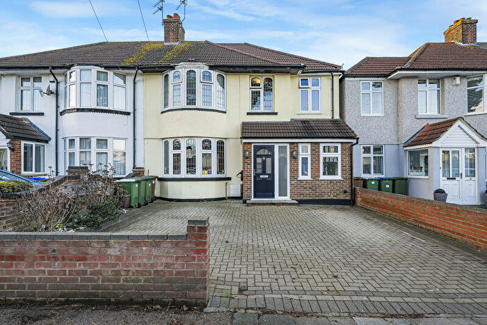 4 Bedroom Semi Detached House For Sale In Cavendish Avenue, Welling, DA16