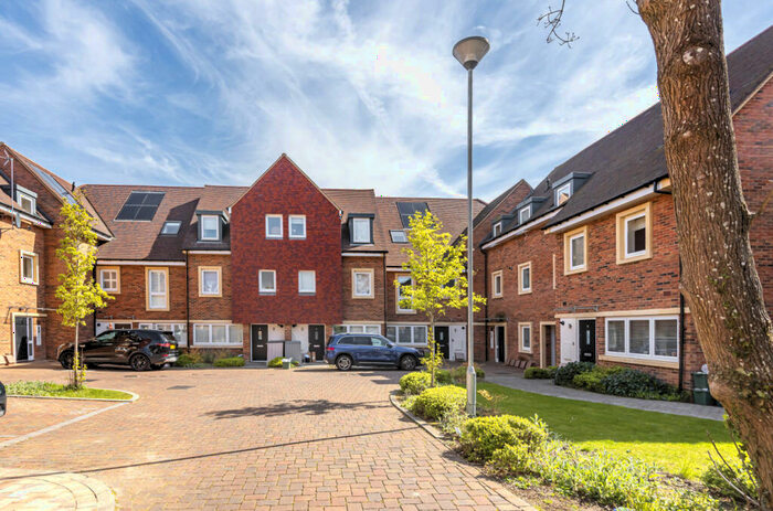 2 Bedroom Apartment For Sale In Ash Tree Close, Farnborough, Orpington, Kent, BR6