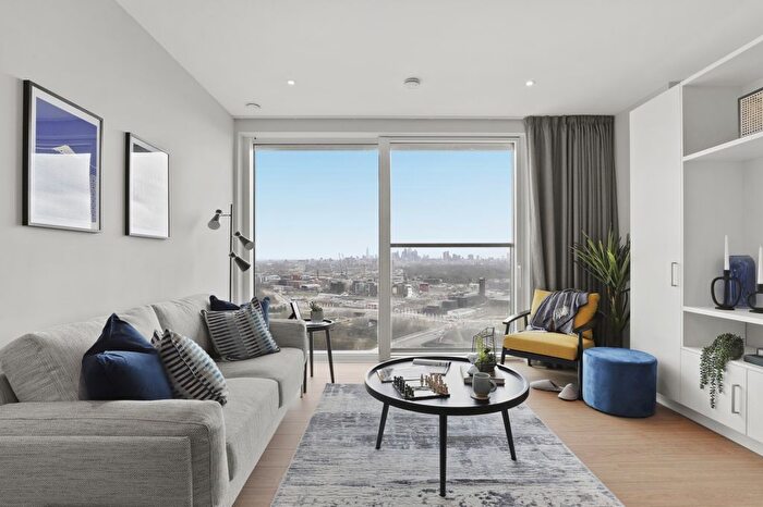 1 Bedroom Flat To Rent In , Portlands Court, London, E20