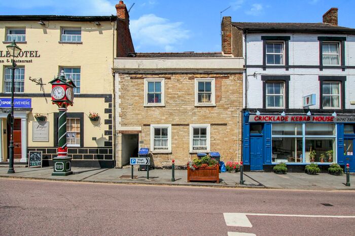 2 Bedroom Flat To Rent In High Street, Cricklade, Swindon, SN6