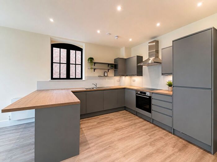 4 Bedroom Town House To Rent In Carlyle Road, Ealing, W5