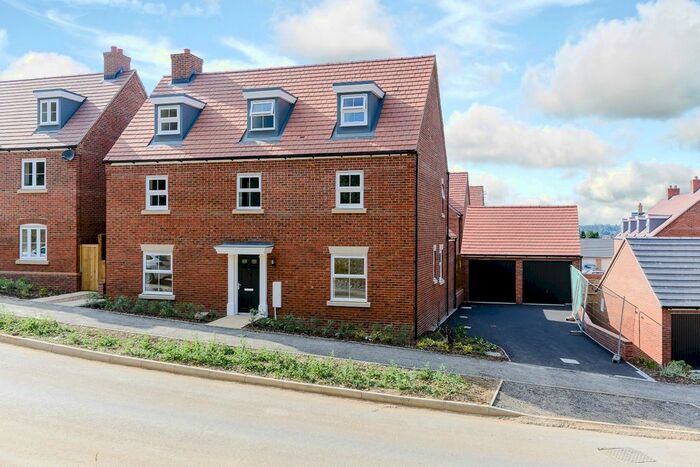 5 Bedroom Detached House To Rent In Shearwater Road, Hemel Hempstead, Hertfordshire, HP3