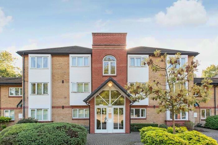 1 Bedroom Flat To Rent In Heathcote Road, Twickenham, TW1