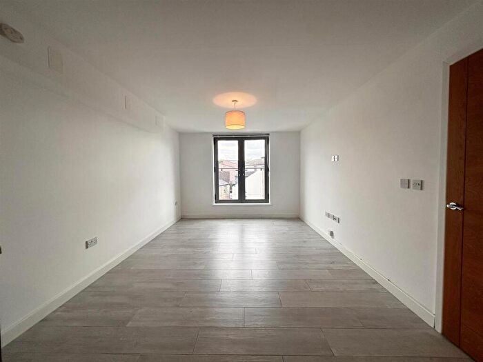 2 Bedroom Apartment To Rent In Flat, Adams Yard, Maidenhead Street, Hertford, SG14