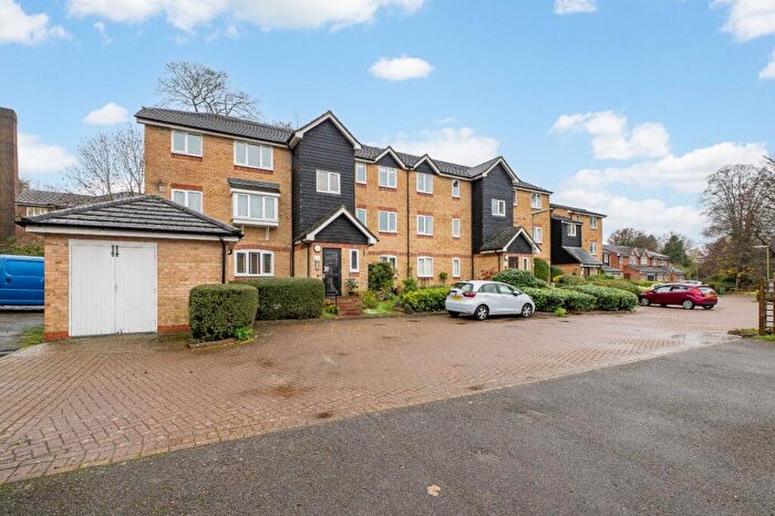 1 Bedroom Apartment For Sale In Dunnymans Road, Banstead, Surrey, SM7