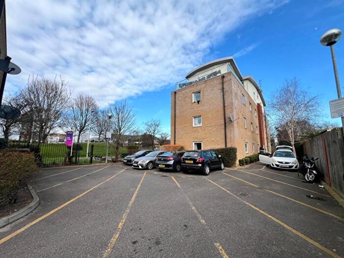 1 Bedroom Flat For Sale In Chamberlain Close, Ilford, IG1