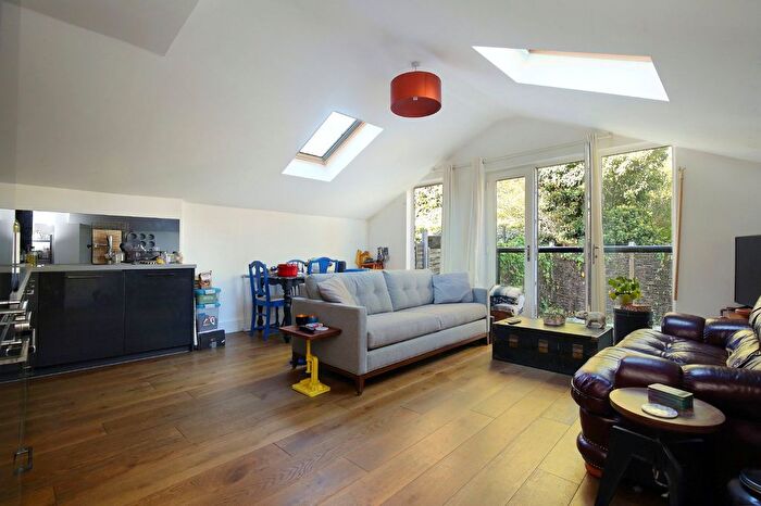 2 Bedroom Flat To Rent In Brownswood Road, London, N4