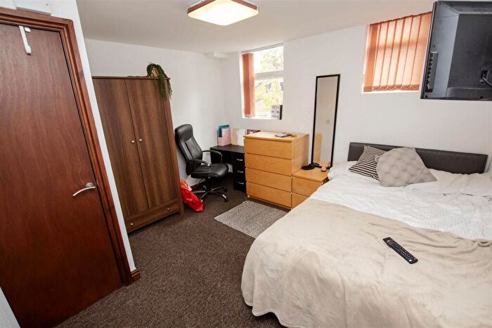 5 Bedroom House To Rent In Holly Grove, Hubert Road, Birmingham, B29