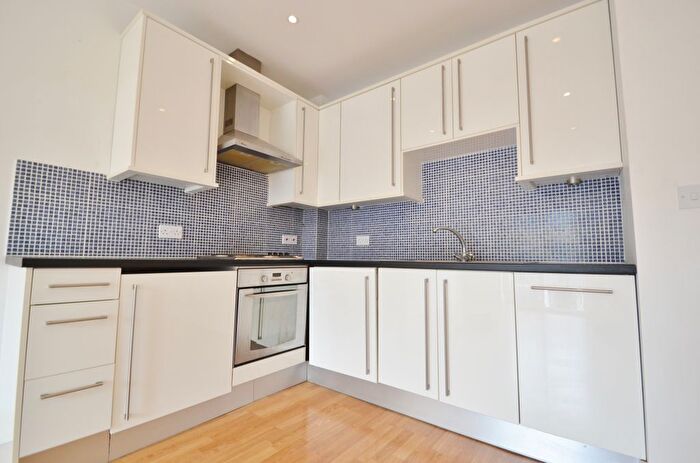 1 Bedroom Flat To Rent In Hill Crest, Upper Brighton Road, Surbiton, KT6