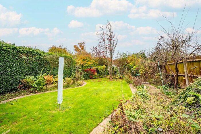 2 Bedroom Bungalow For Sale In Marshalls Way, Wheathampstead, St. Albans, Hertfordshire, AL4