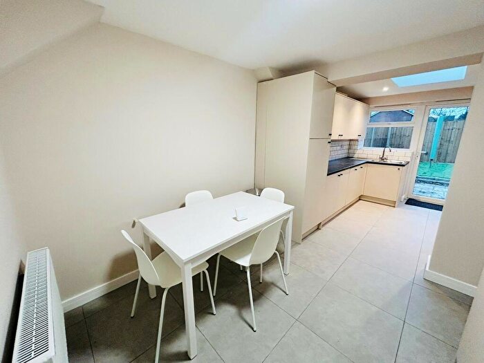 1 Bedroom House To Rent In Gossops Green, RH11