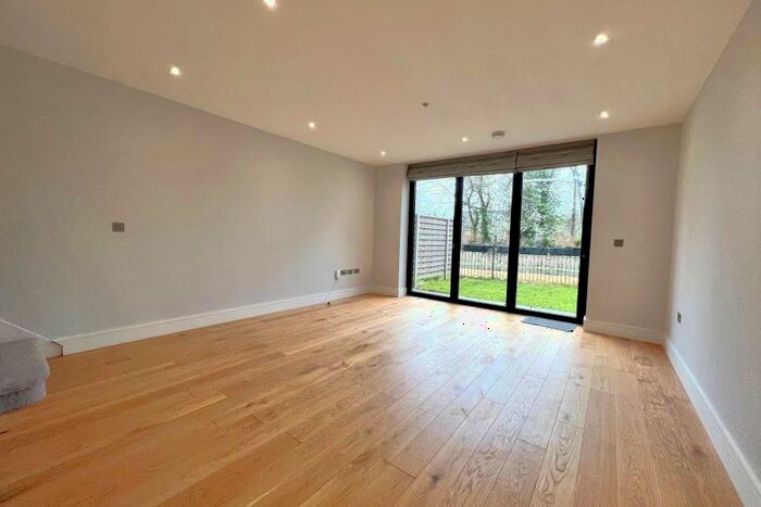 4 Bedroom Terraced House To Rent In Woking, GU21