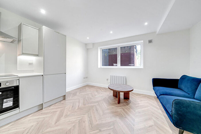 1 Bedroom Apartment To Rent In Hessel Street, London, E1