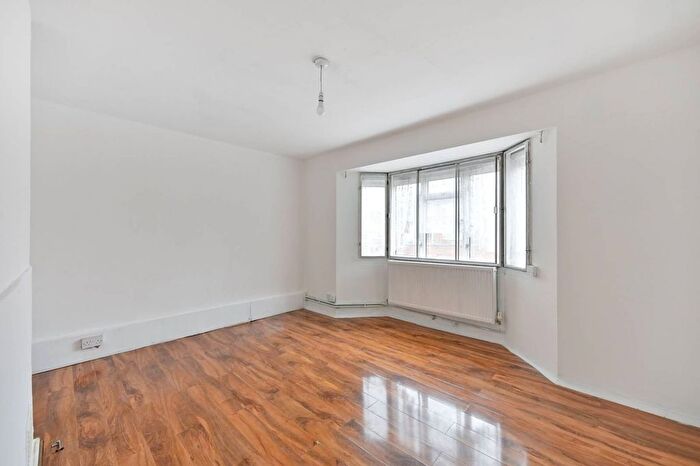2 Bedroom Maisonette For Sale In Grantley Road, Hounslow, TW4