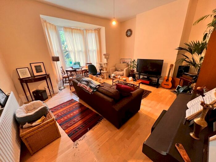 3 Bedroom Flat To Rent In Turle Road, London, N4