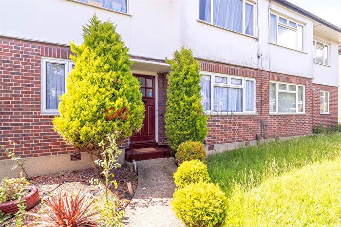 2 Bedroom Flat To Rent In Tolcarne Drive, Pinner, Middlesex, HA5