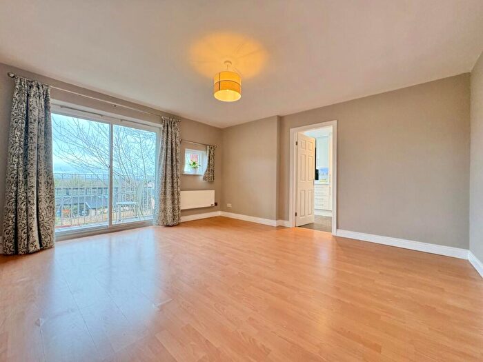 2 Bedroom Flat To Rent In West Park Court, Arncliffe Road, West Park, Leeds, LS16