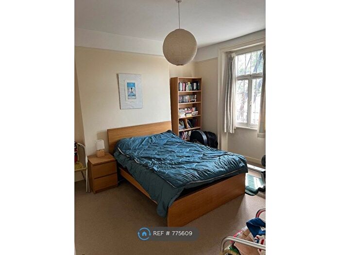 1 Bedroom Flat To Rent In The Green, Twickenham, TW2