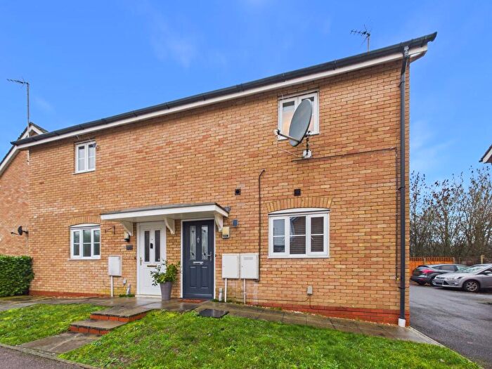 2 Bedroom Flat For Sale In The Shrubbery, Huntingdon, PE29