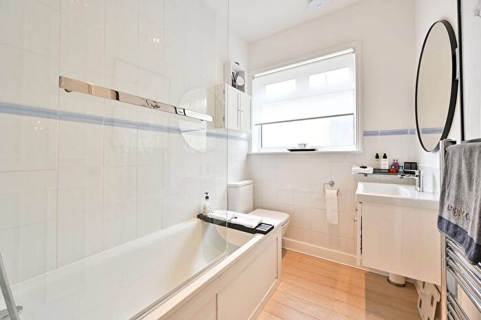 2 Bedroom Flat To Rent In Bronsart Road, Fulham, London, SW6