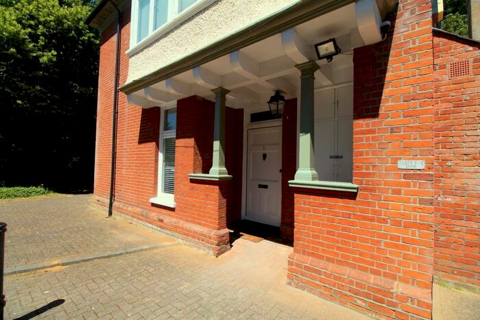 2 Bedroom Maisonette To Rent In Rose Hill Crescent, Ipswich, IP3