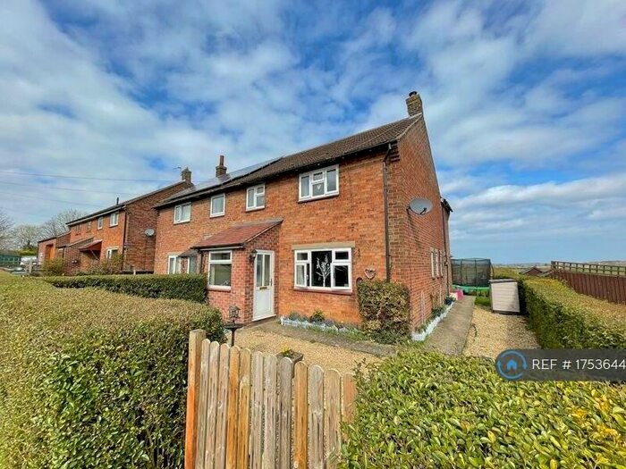 3 Bedroom Semi-Detached House To Rent In Northerns Close, Grantham, NG33