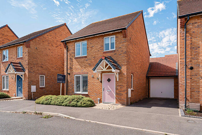 3 Bedroom Link Detached House For Sale In Cottongrass Road, Didcot, OX11