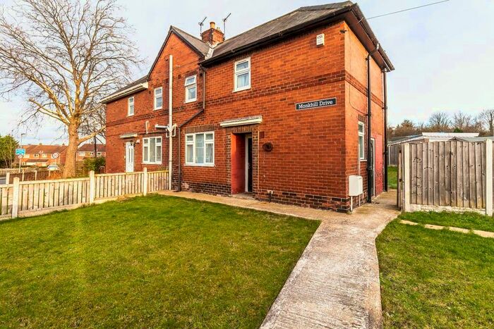 2 Bedroom Property For Sale In Monkhill Drive, Pontefract, West Yorkshire, WF8