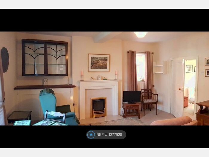 1 Bedroom Flat To Rent In High Street, Albrighton, Wolverhampton WV7