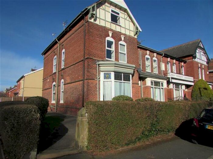 Flat To Rent In Rose Terrace, Ashton-On-Ribble, Preston, PR2