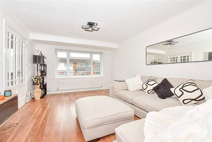 3 Bedroom Semi-detached House For Sale In Ragstone Road, Bearsted, Maidstone, Kent, ME15