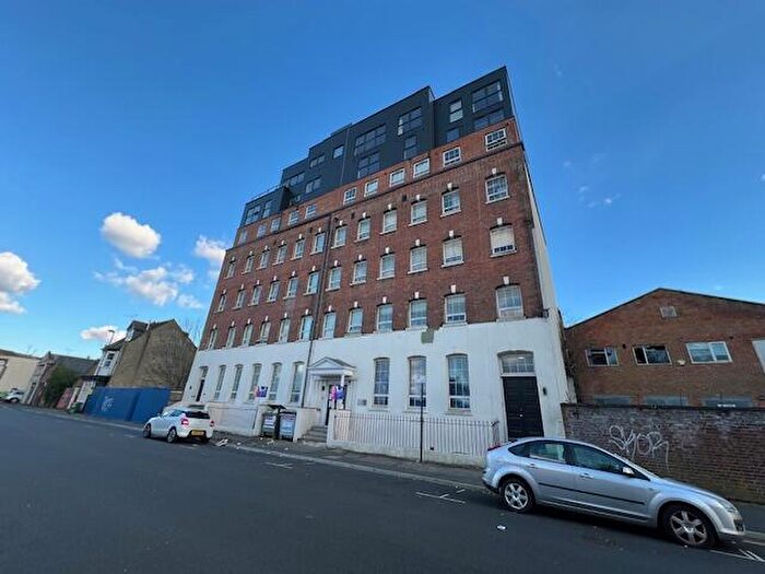 3 Bedroom Flat To Rent In Atlantic Mansions, Albert Road South, Southampton, SO14