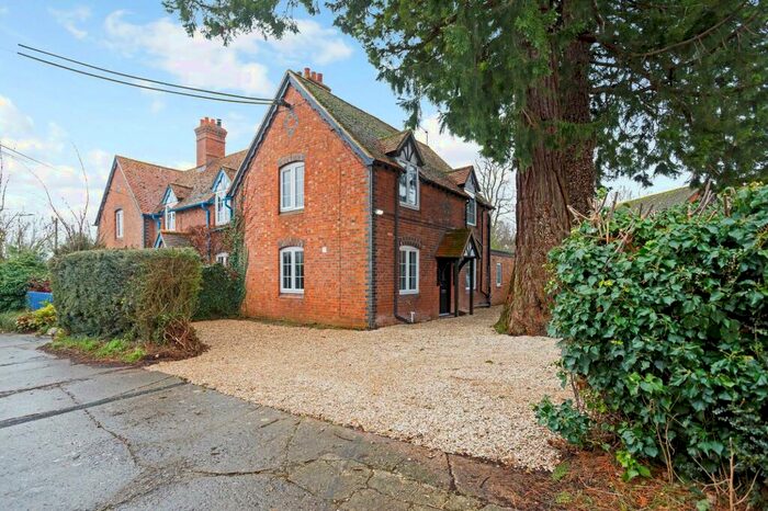 3 Bedroom Semi-Detached House To Rent In Denchworth Road, OX12