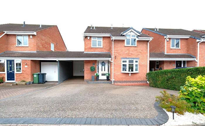 3 Bedroom Link Detached House For Sale In Dene Avenue, Kingswinford, DY6