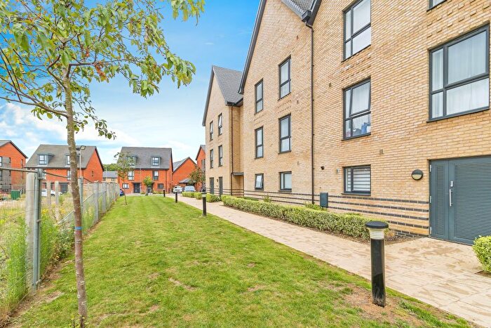 2 Bedroom Flat For Sale In George Avenue, Glebe Farm, Milton Keynes, MK17