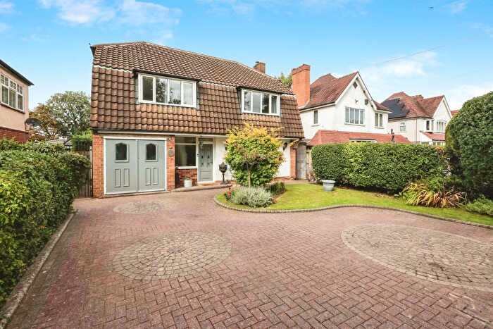 4 Bedroom Detached House For Sale In Coleshill Road, Marston Green, Birmingham, B37