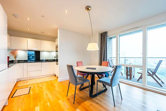 3 Bedroom Flat To Rent In Upper North Street, Poplar, London, E14
