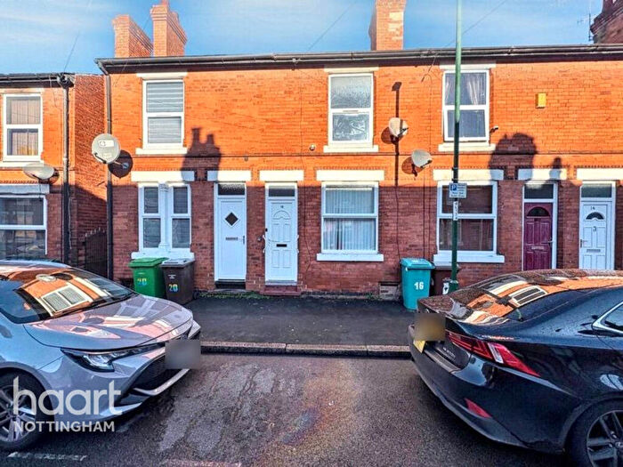 4 Bedroom Terraced House For Sale In Lonsdale Road, Nottingham, NG7