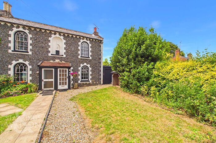2 Bedroom Semi-Detached House For Sale In Chapel Street, Hingham, Norwich, NR9