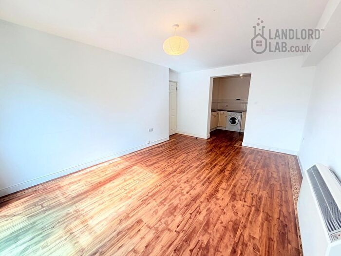 2 Bedroom Flat To Rent In Prebend Way, Bedford, MK40