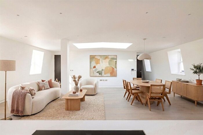 3 Bedroom Flat To Rent In Pembridge Gardens, London, W2