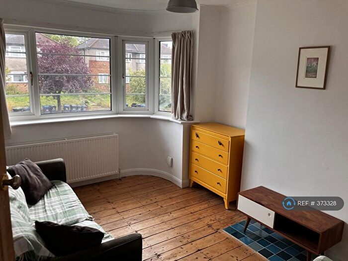 2 Bedroom Flat To Rent In Holmesdale Cl, London, SE25