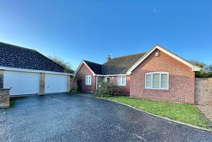 4 Bedroom Bungalow For Sale In Mill Orchard, Pulham Market, Diss, IP21