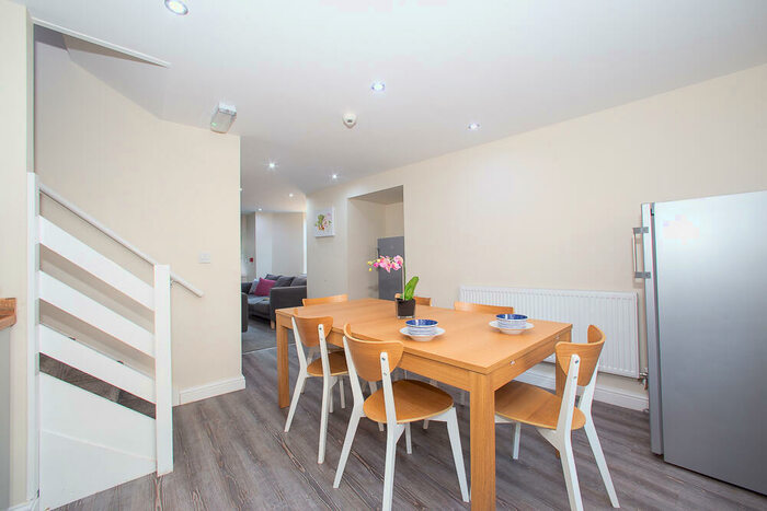 6 Bedroom End Of Terrace House To Rent In Victoria Road, Hyde Park, Leeds, LS6