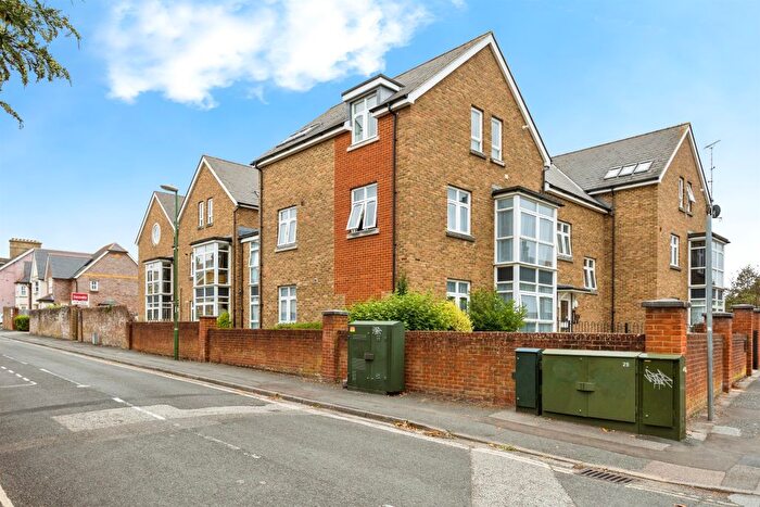 2 Bedroom Flat For Sale In Bedford Road, Horsham, RH13