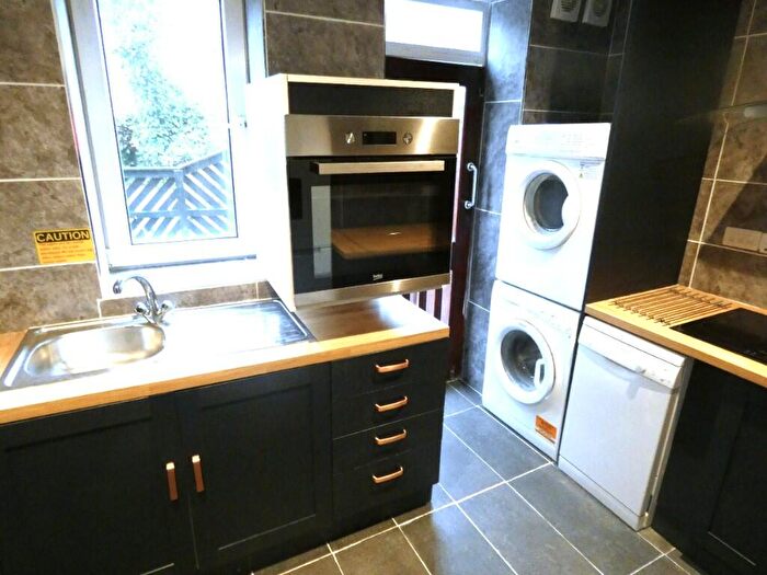 2 Bedroom Flat To Rent In Germander Way, London, E15