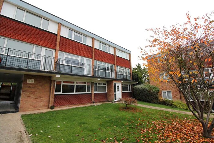 2 Bedroom Apartment To Rent In Briarleas Gardens, RM14